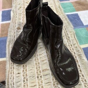 AEROSOLES BROWN PATENT ANKLE BOOT